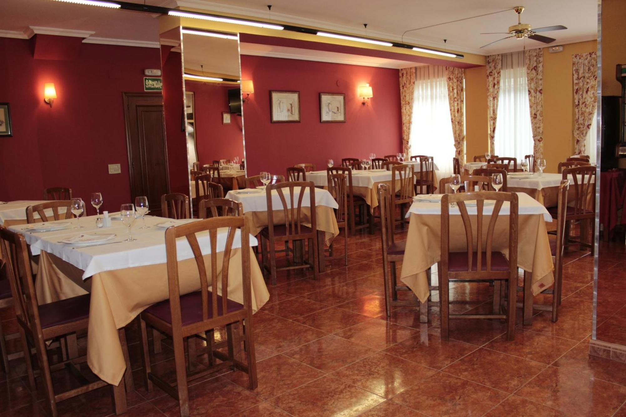 Hotel Penagrande Cangas De Narcea Exterior photo